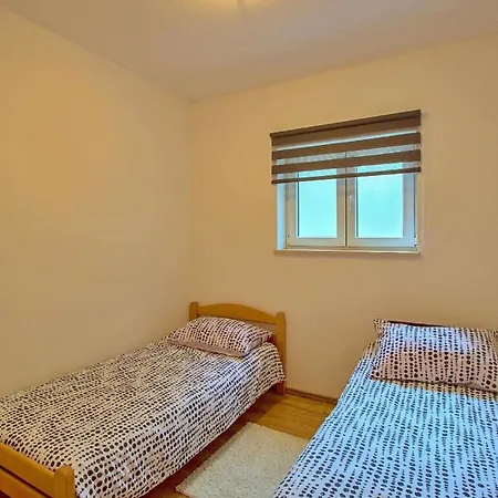 Ferienwohnung Fur 8 Personen Ca 90 Qm In Duce-rogac, Dalmatien Mitteldalmatien Apartment Duce